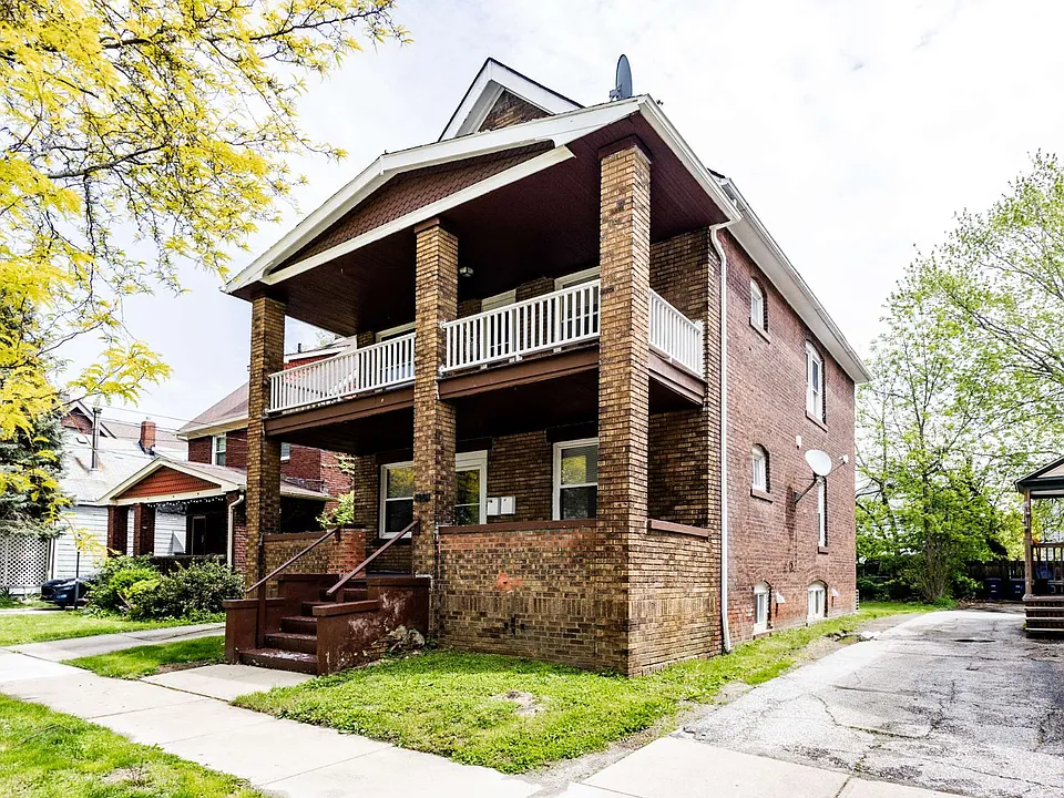 2081 Halstead Ave #1