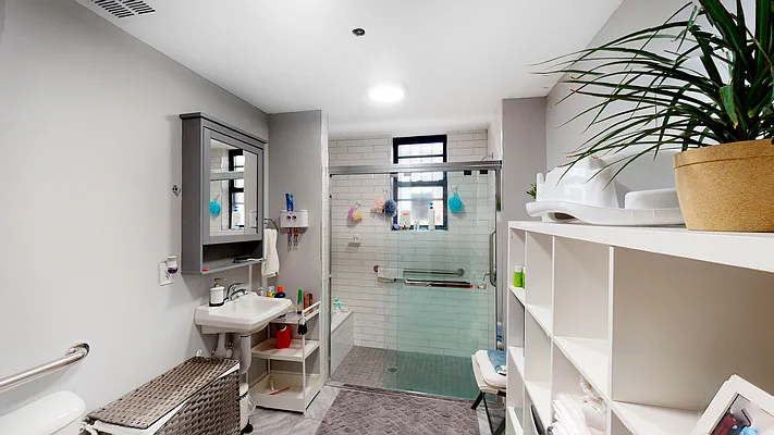 Rented by Capri Jet Realty Corp | media 5