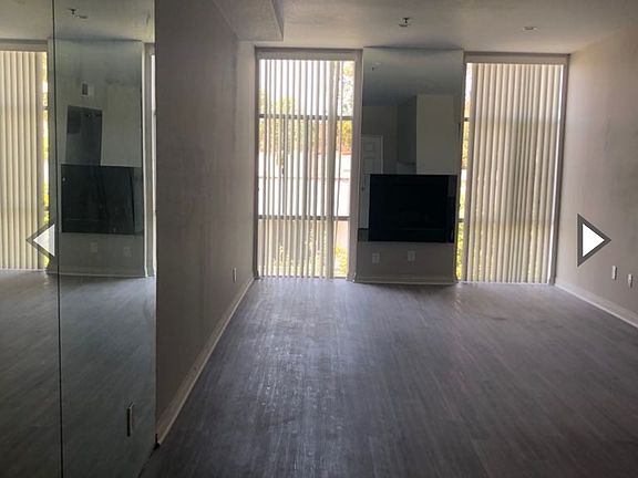 5th image of 125.5 N Doheny Dr #306