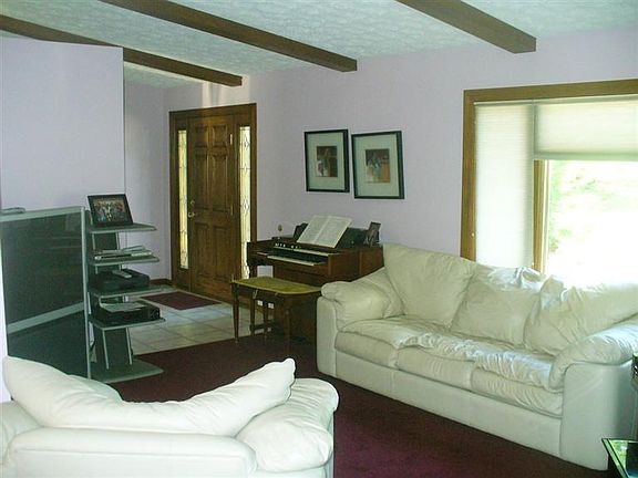 5th image of 5985 Embassy Dr