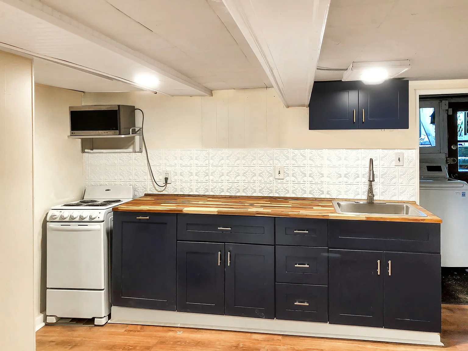 2821 N Howard St — Photo 4