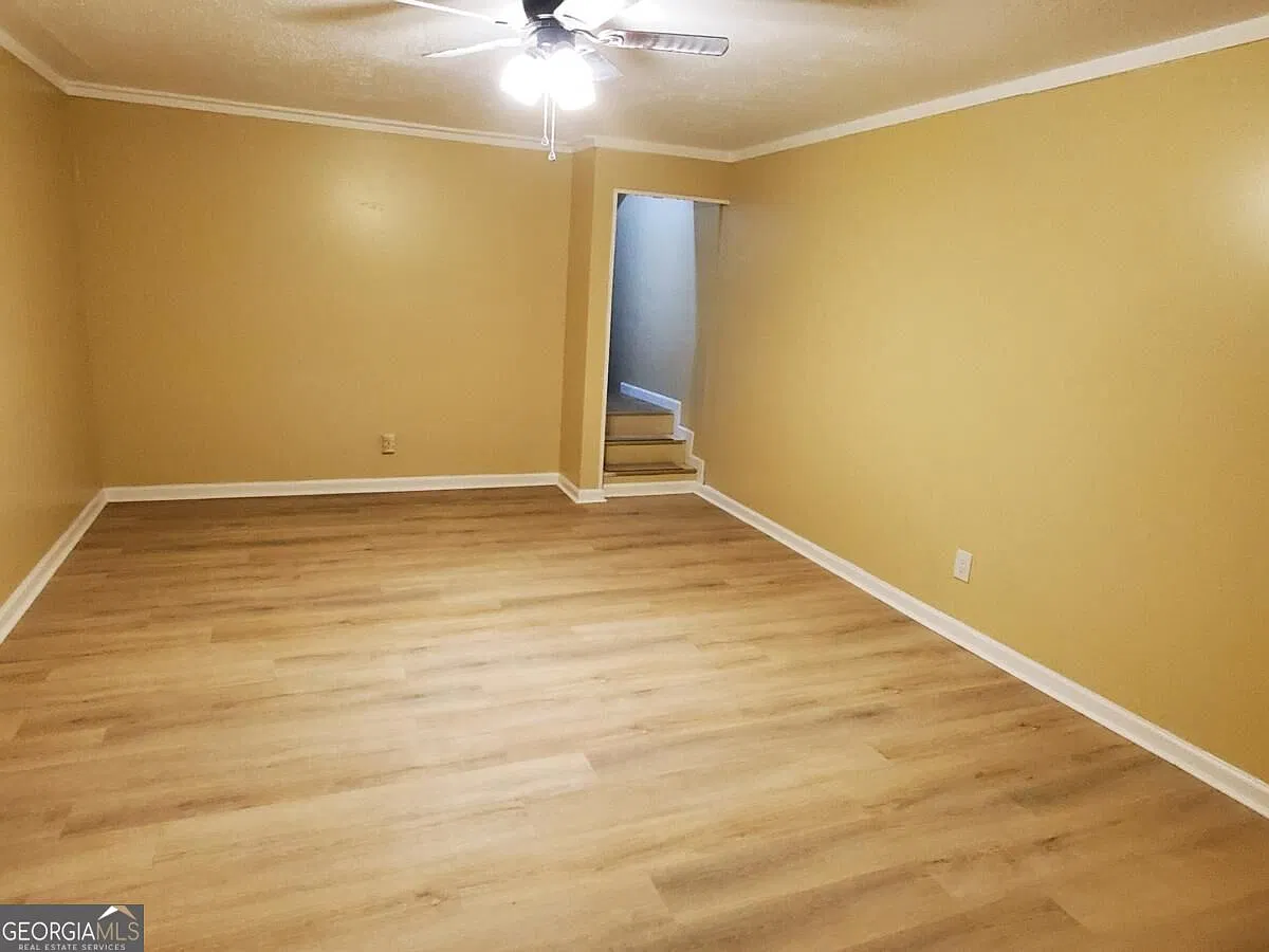 2549 Dogwood Hills Ct — Photo 3