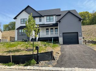 17 Pullman Rte, Monroe, NY 10950