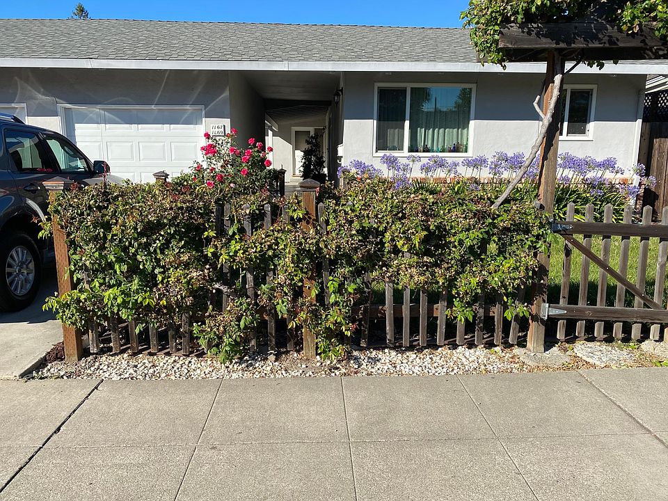 Front of duplex 1167 is the back unit