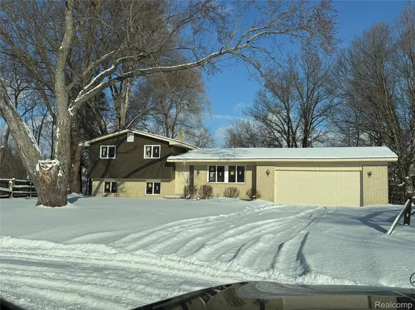 102 Willards Way, White Lake, MI 48386