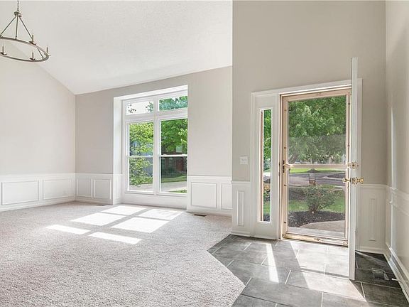 5th image of 15200 Maple Ct