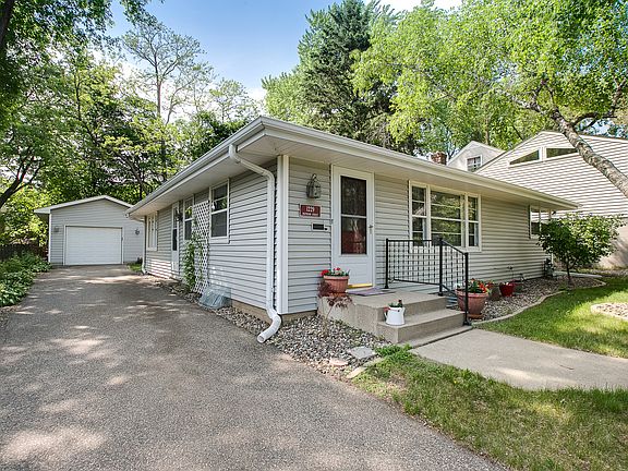 3rd image of 1229 Maywood St