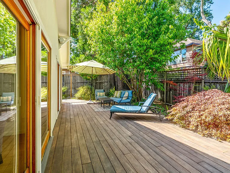 Expansive back deck