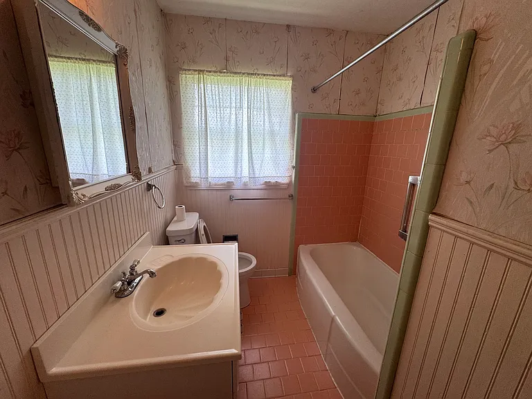243 Eland Dr — Photo 5