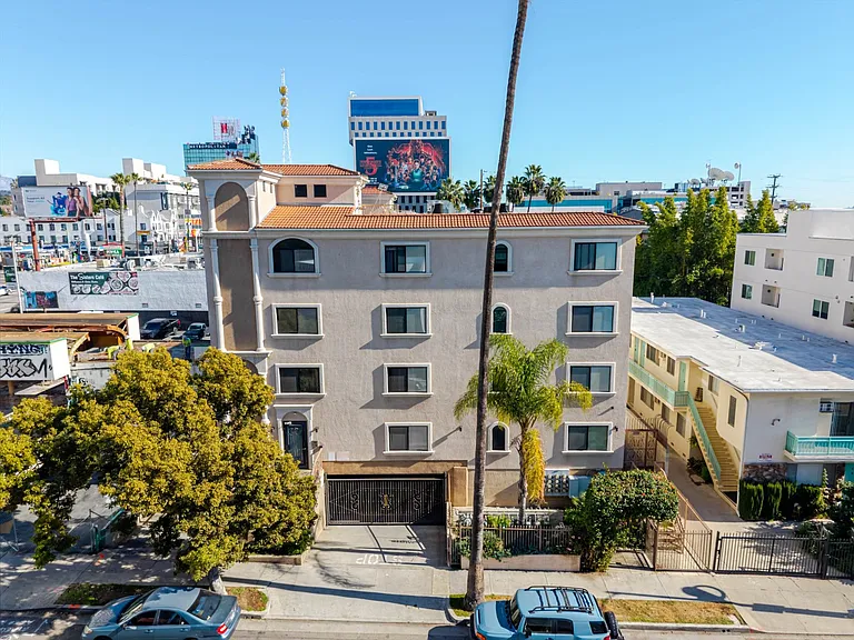 1466 Tamarind Ave #101 — Photo 17