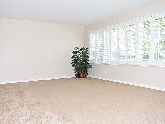 3rd image of 1042 Lake Forest Dr