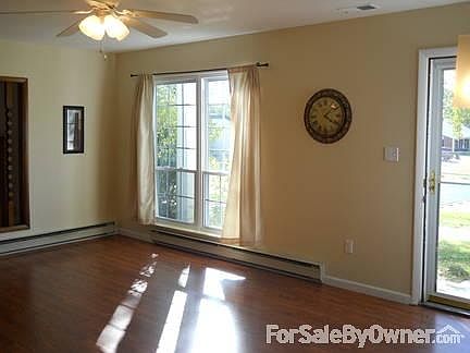 Living Room
						:
						15 x 14