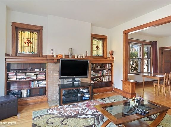 3rd image of 2203 W Giddings St