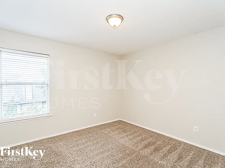 962 Heather St — Photo 13