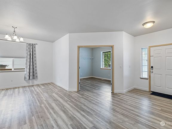3rd image of 5724 119th Street SE