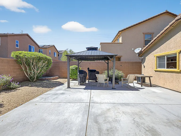 10847 Iona Island Ave — Photo 37