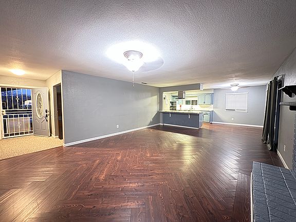 5th image of 361 E Hazelwood Dr