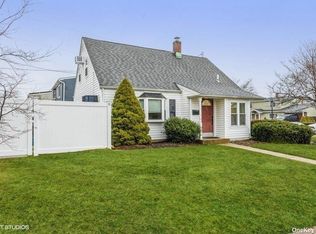 45 Rock Ln, Levittown, NY 11756