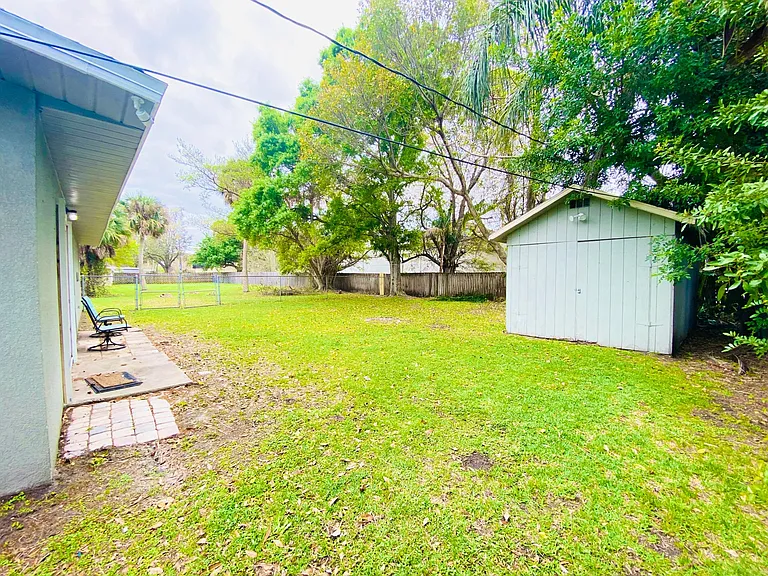 1908 Glendon Dr — Photo 9