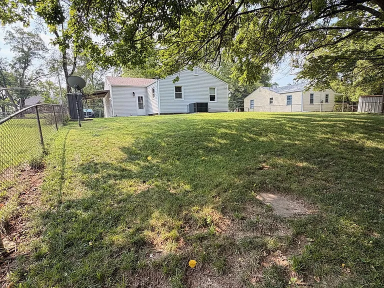 8106 N State Highway 9 — Photo 5