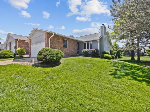 505 King Dr, Saint Charles, MO 63303