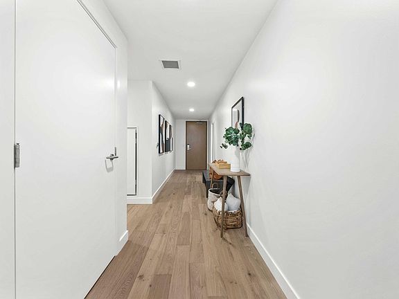 3rd image of 188 W Saint James St #10503