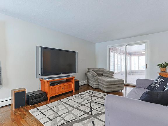3rd image of 809 Donmoyer Ave