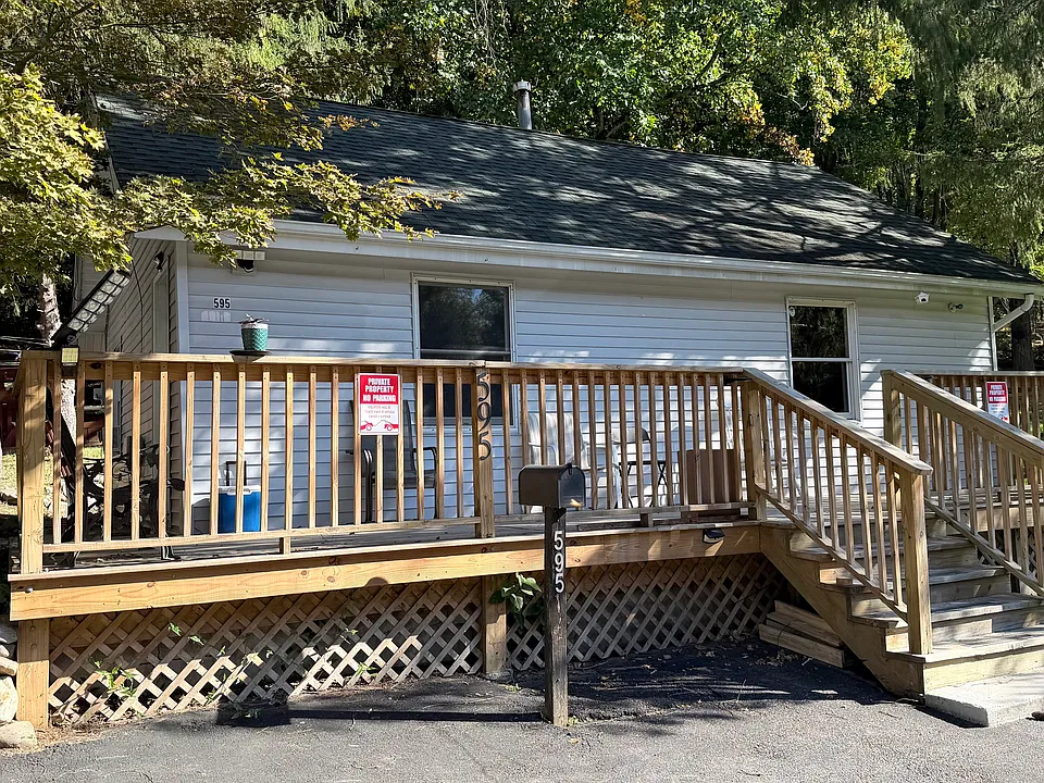 595 Saddle River Rd