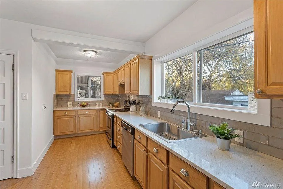 3 bed, 2.5 bath, 1800 sqft, $3,000 — Photo 4