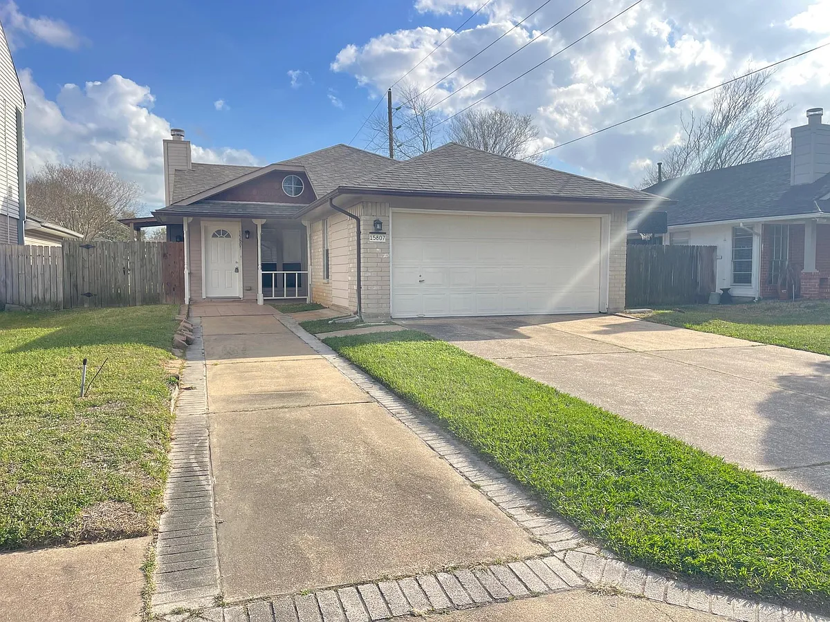 Building Photo - 15807 Beechnut St