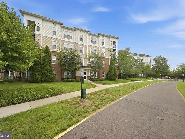 3850 Lightfoot St #155 — Photo 2