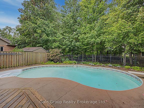 4th image of 65 Wintergreen Cres