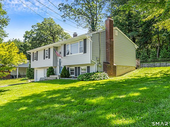 2nd image of 40 Bayberry Drive