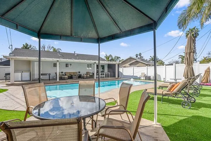3 bed, 1216 sqft, $8,000 — Photo 4