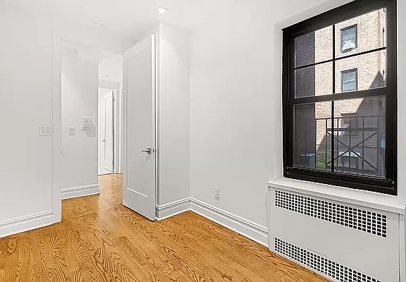 5th image of 230 Park Pl APT 2B