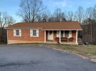 814 Banks Rd, Martinsville, VA 24112