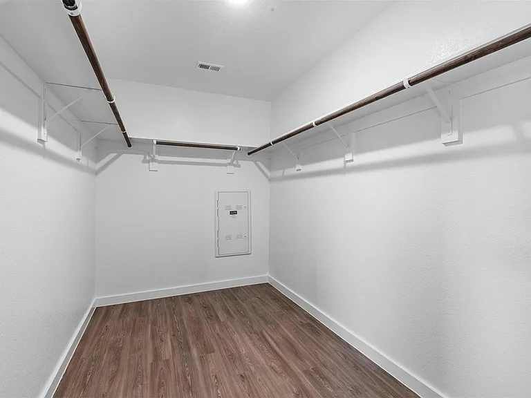 3003 Middleton Dr — Photo 9