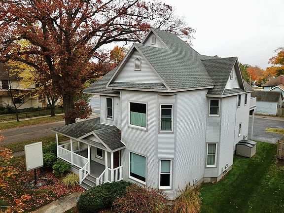 3rd image of 510 E Ludington Ave