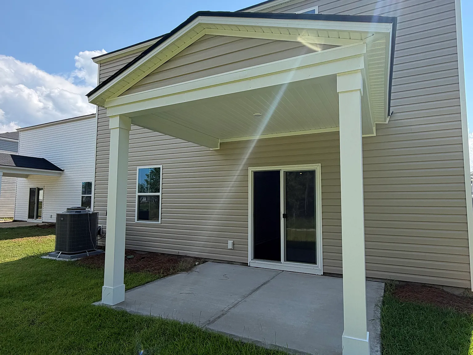 5 bed, 2.5 bath, 2345 sqft, $3,200 — Photo 2