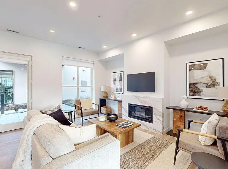 1 West Dr #4 — Photo 8