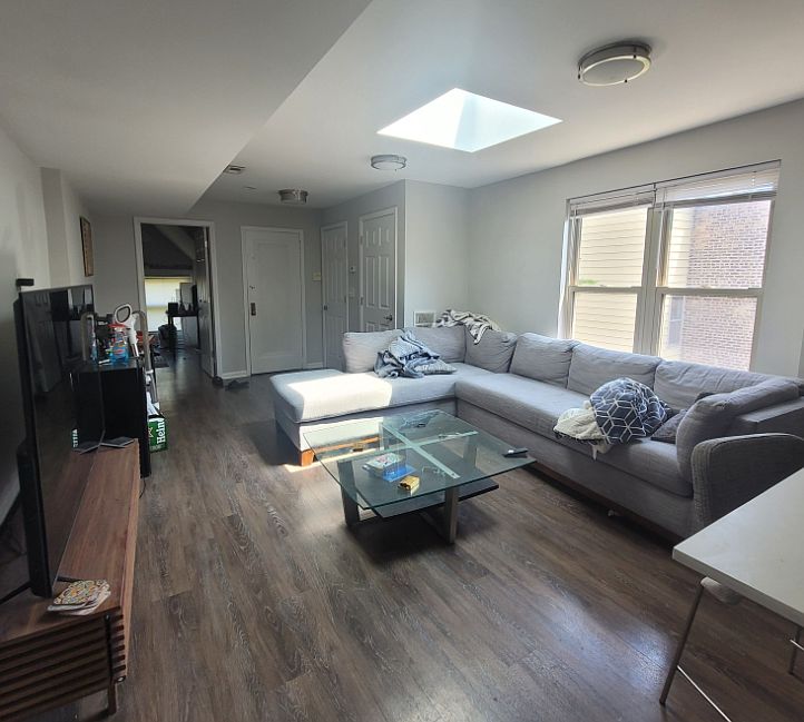 1st image of 633 W Arlington Pl #3