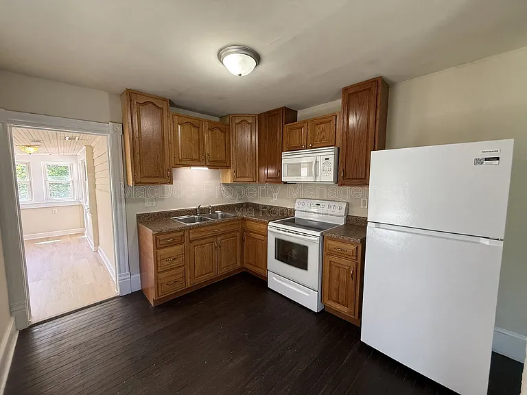 320 Wolfe St #A — Photo 5