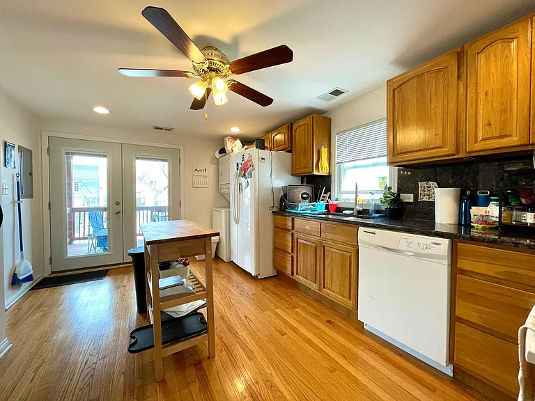 1813 N Fairfield Ave #2 — Photo 3