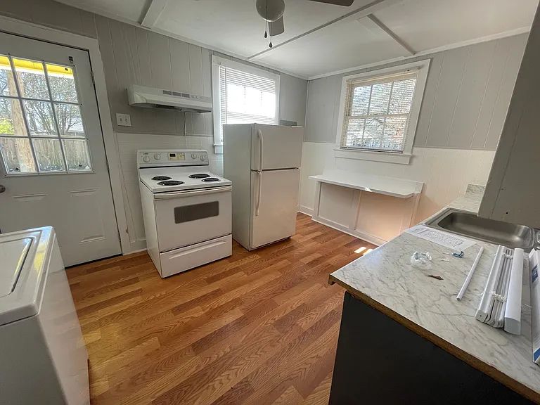 304 Reagan St — Photo 3