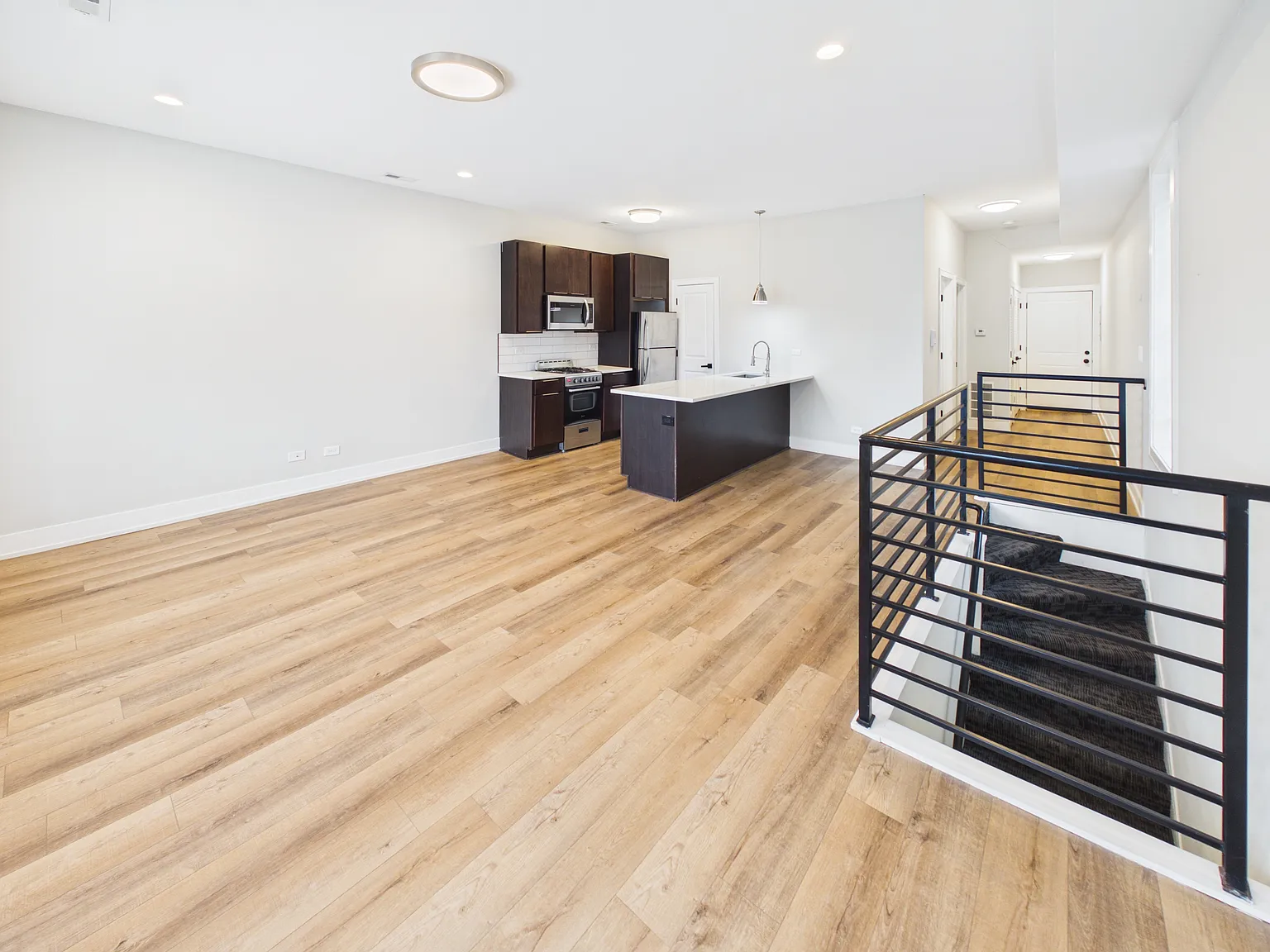 1 bed, 730 sqft, $1,695 — Photo 2
