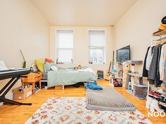 5th image of 805 Seneca Ave #1E