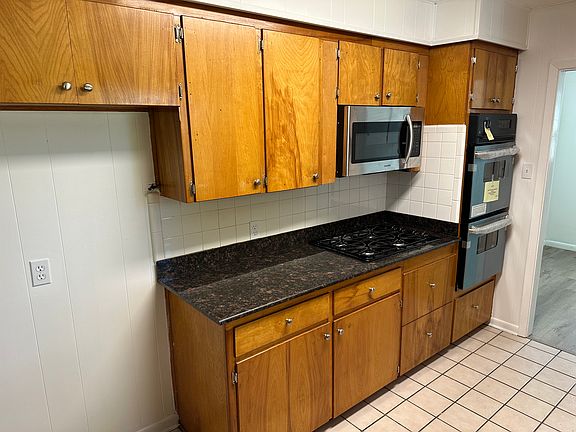 4th image of 404 Singwood Dr