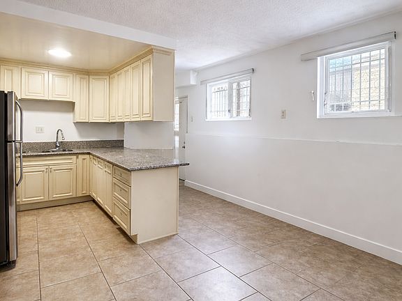 3rd image of 1037 N Genesee Ave APT 11