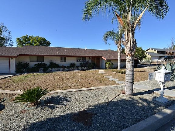 3rd image of 5897 Avenue Juan Bautista