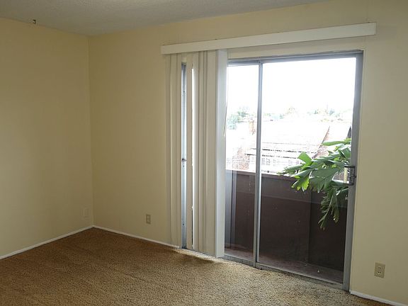 4th image of 580 Vernon St #13